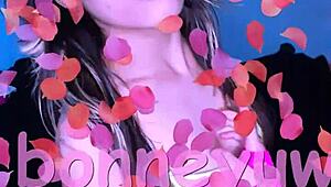 i got some cute fotitos and video of rosa with pigtails.