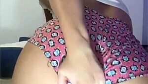 i'm masturbating in these tight shorts on my ass