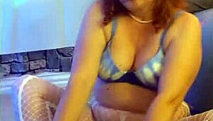 Steffi Butterfly dancing her pussy!