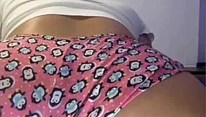 i'm masturbating in these tight shorts on my ass