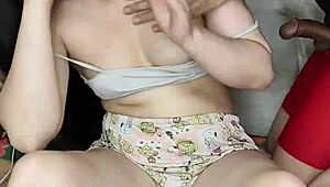 hermosa latina amateur bien cachonda recibe facial al final