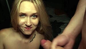 Cocu, elle chevauche la bite avec passion