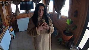 Изменщица-жена танцует с другом мужа!