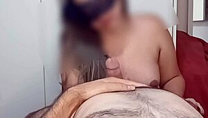 Bruna Silva Hotwife - F� Pede Para Ver a Milf Madura Fazendo o Corno Gozar com Punheta - Legendas em Ingl�s