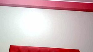 elsker hvordan peruvianske latina Candyboom poserer med stor røv og små patter tager min pik i missionær mens jeg slikker hendes våde fisse