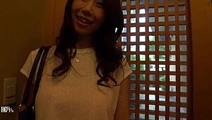 Is Ayumi Shinoda The Sexiest Mature AV Actress?