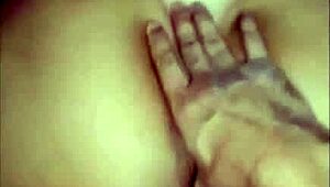 マンコ舐めながらアナルを指でガンガン弄り！