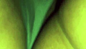 Geile latina milf huisvrouw met strakke druipende kut klaar voor zaad