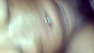 COMENDO NOVINHA GOSTOSA WITH GIRLFRIEND AND FRIEND