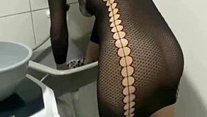 Contratei essa empregada e ela veio com esse vestido que tesão não consegui me segurar