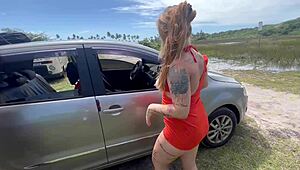 Jovens Transam Em Público Na Luz Do Dia