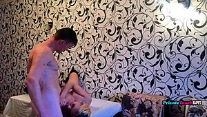 Sexig blond styvsyster blir stygg med sin perversa styvbror ensam