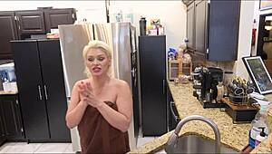 Nu mă pot opri să mă uit la mama mea vitregă, Charli Phoenix, partea întâi