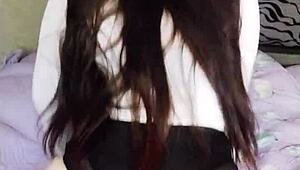 Nagy seggű Lammy Pixel dögösen rázza picsáját a kollégiumban