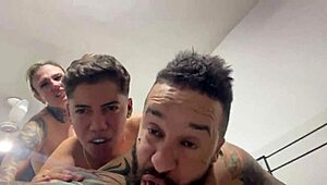 Aquele sexo gostoso sentindo a socada ate o fim no cu e na buceta no pelo ate gozar juntos