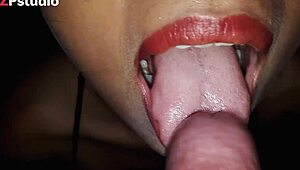 Seksi Suzi dobija spermu u usta posle pušenja 😋