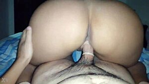 Sex in Guayaquil center before yellow night.