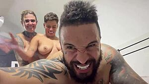 Aquele sexo gostoso sentindo a socada ate o fim no cu e na buceta no pelo ate gozar juntos