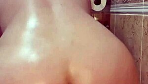 does blanca culona ride dildo?