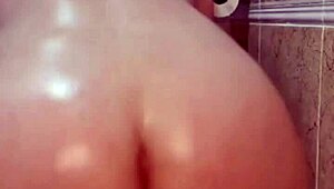 does blanca culona ride dildo?