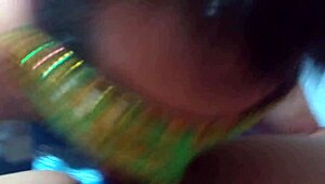 Рогоносец-виадо слизывает сперму друга из пизды своей жены