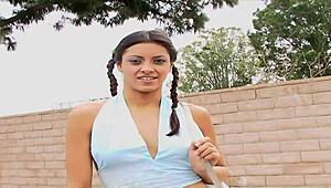 Tânăra slabă 18+ iubește pula străinului