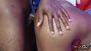 친구가 큰 자지로 빠른 도기 스타일 섹스 즐겨