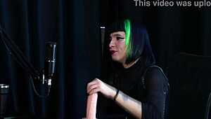 Safada Gótica Demonstrates Blowjob with Tits Sucked