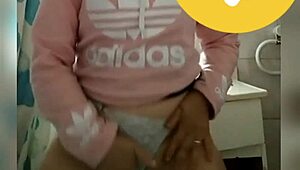 Olha essa argentina rebolando e mostrando o cu gostoso