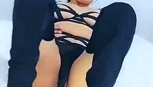 i fuck my dildo n cum in squirts