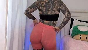 Melody Radford Tries On Gym Tights!