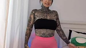 Melody Radford Tries On Gym Tights!