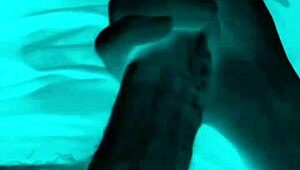 남편 친구 호텔에서 아내 꼬셔 거대 자지 빨게 하고 얼굴 사정