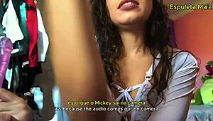 Brunette panas buat merokok dan melancap