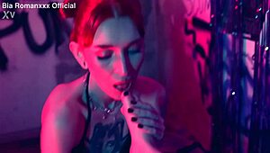 작은 발로 간지럼 복종, 발가락 핥고 빨아!