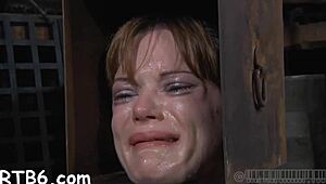 Lepe babe slatke bradavice dobijaju bolno sisanje i brutalno jebanje