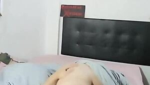 Mi esposa y mi hermanastra en una escena lesbica