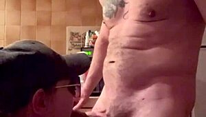 I watch her get ass to mouth cumshot