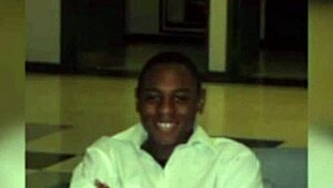 זקן מפנטז על מתן אוראלי לבחורה בת 19