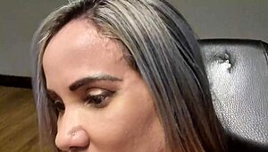 Conheci a loira da buceta inchada na academia