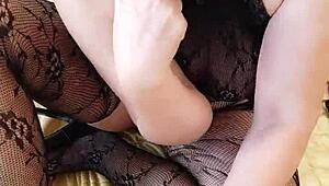 juicy mom masturbates with dildo at home 😍