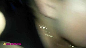 madura bbw le chupa la verga a un oso