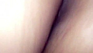 Saya kongkek pepek basah isteri saya, cuba buat dia squirt dan cum