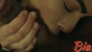 Novinha submissa tocando engolindo cacete querendo leitinho