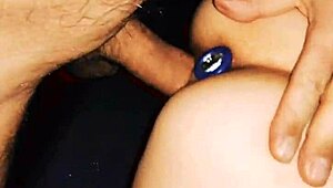 MILF i strømper og lingerie får close-up anal