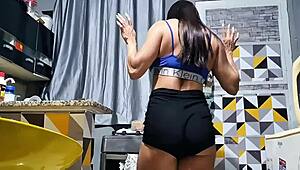 Entregador de ifood can't wait for big clit flashing