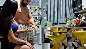 Entregador de ifood can't wait for big clit flashing