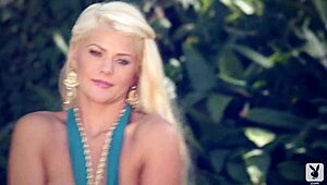 Annette White Teases in Bikini Before Going Fully Nude