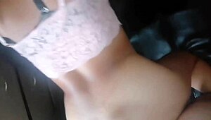 Искаш ли да глуша ТВ-то, та съседите да не ни чуят как се чукаме, докато свърша в устата ти?