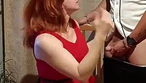 Latina Lehrerin im kurzen roten Kleid zeigt saftige Fotze und wir ficken quickie